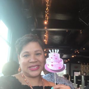 Meet your Posher, Sharon